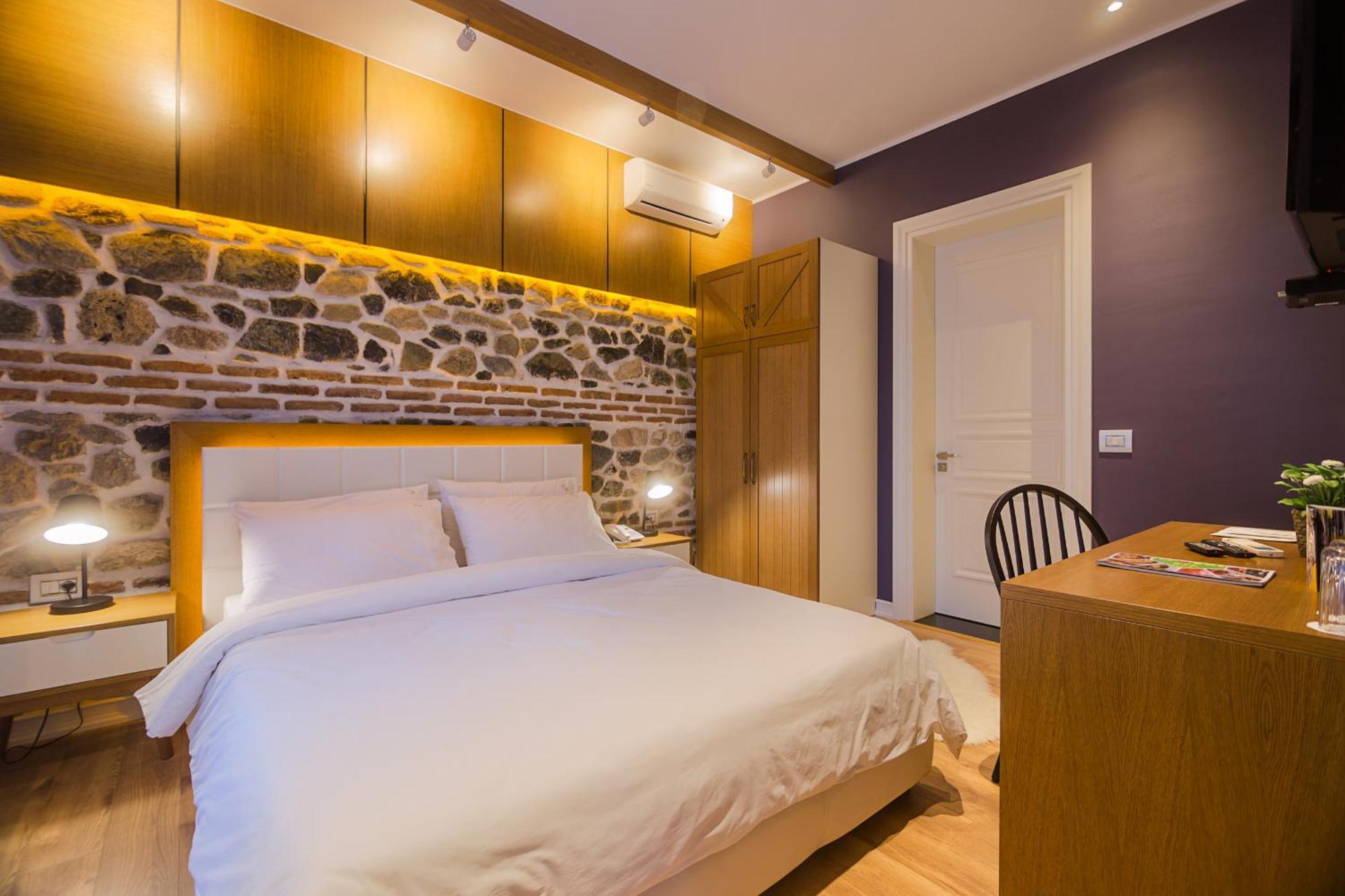 Ester Hotel