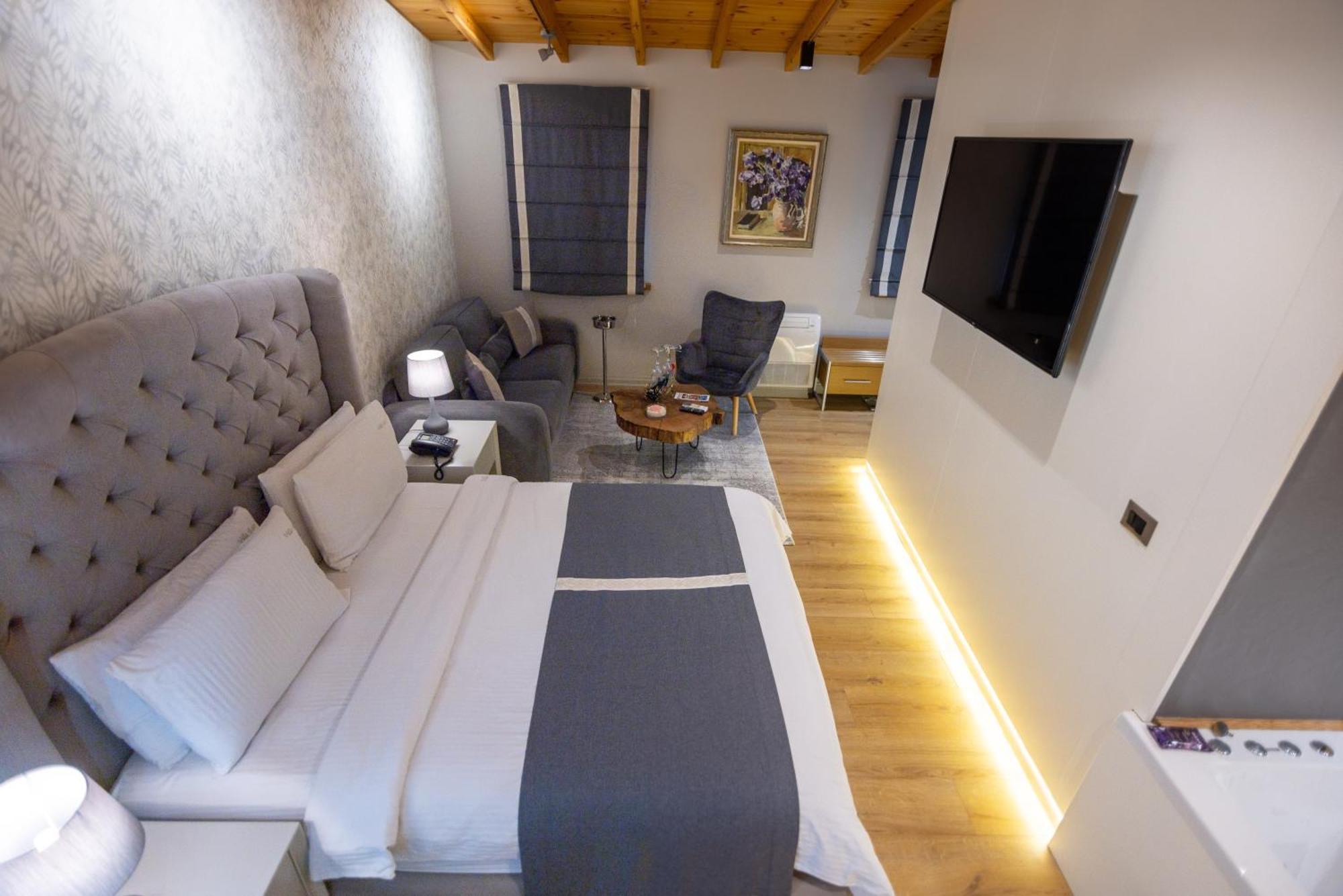 Ester Hotel 4*