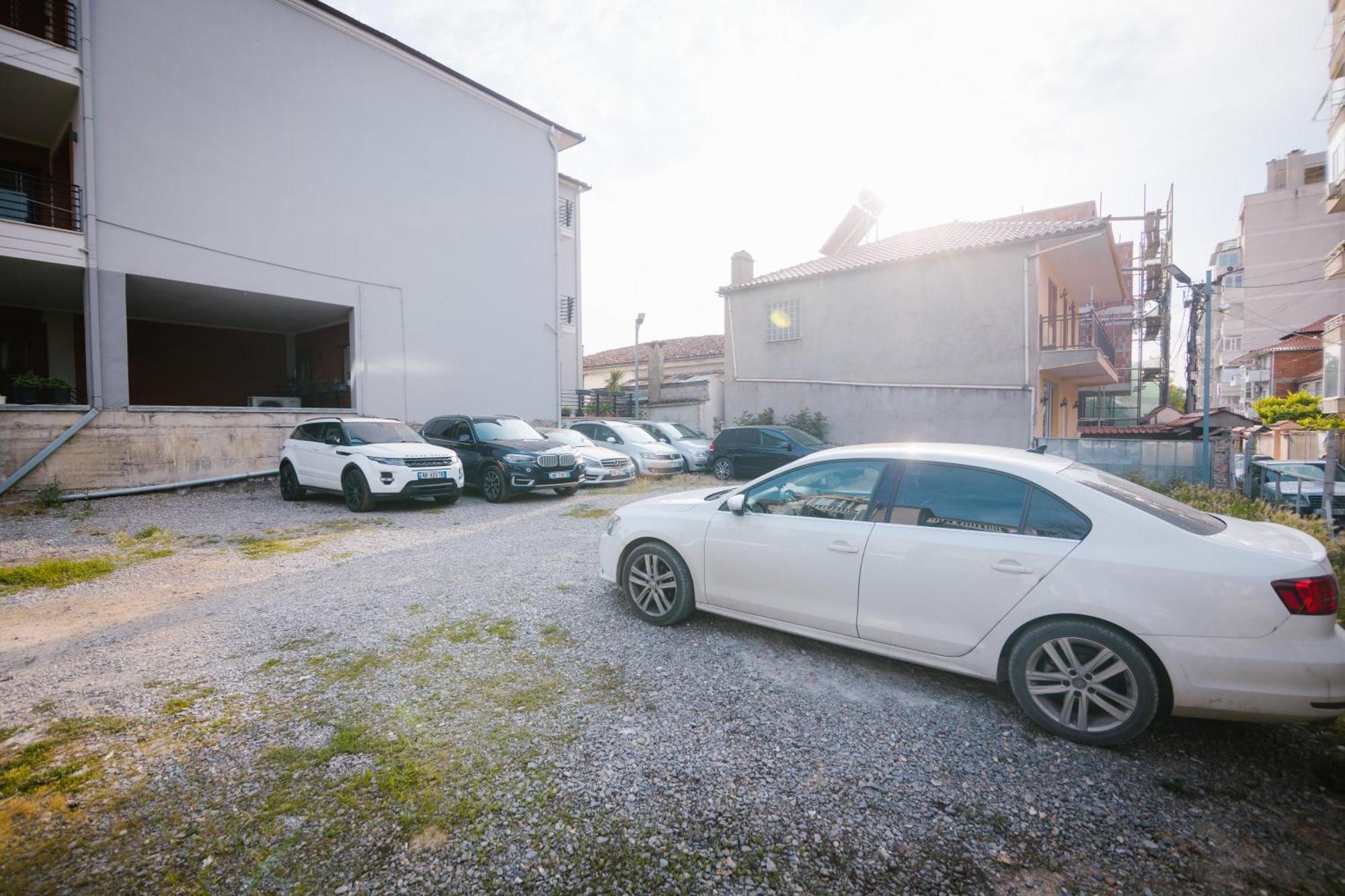 Ester Hotel